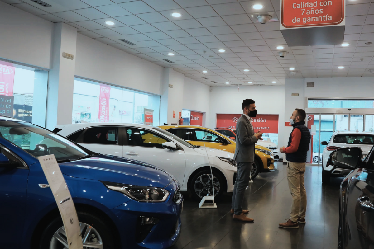 ¿Por qué ha bajado el precio de los automóviles?