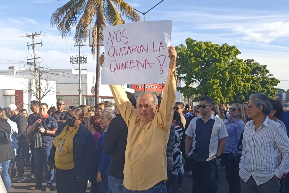 Fotografía de las manifestaciones realizadas en diciembre del 2023 por trabajadores administrativos.