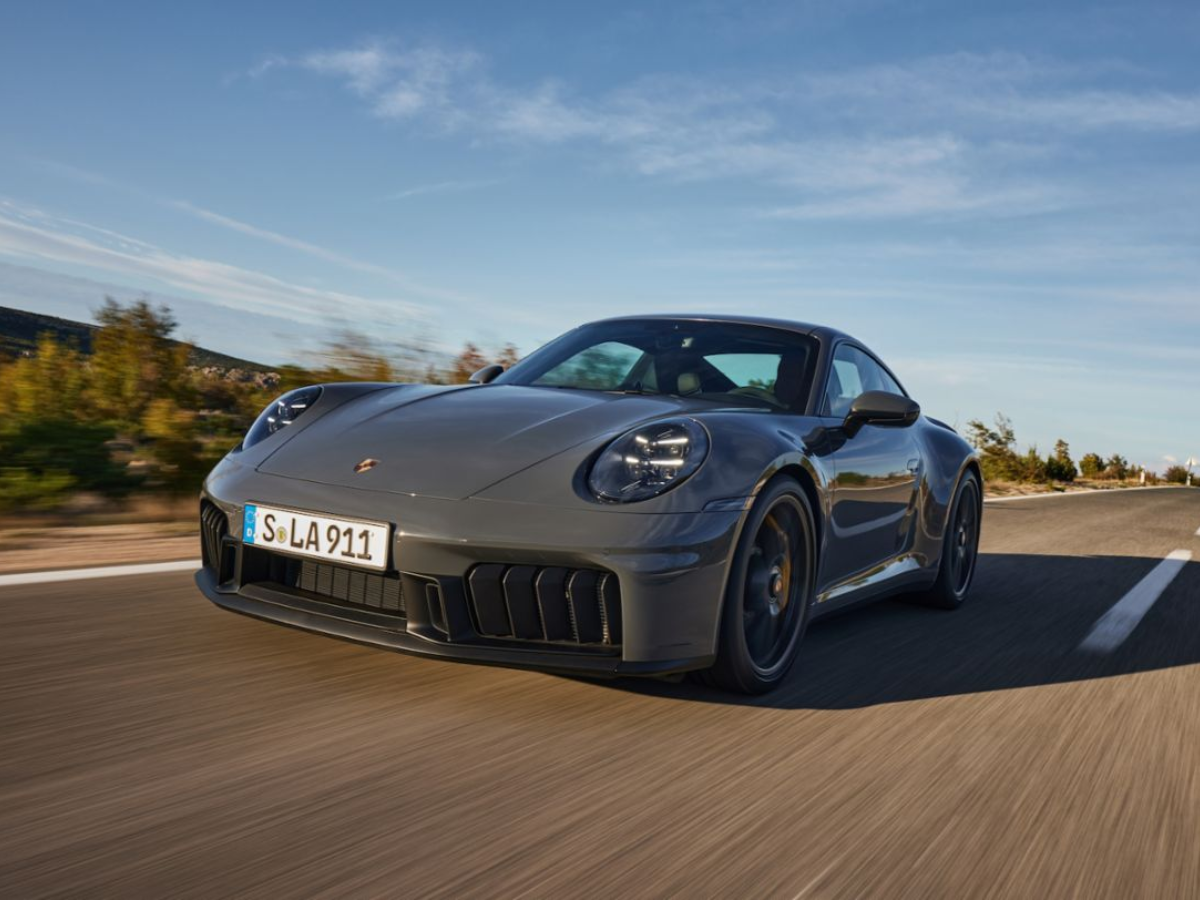 Porsche 911 T-Hybrid deportivo híbrido de alto rendimiento con emisiones reducidas.