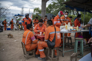 Las empresas Proyecta, ICA Fluor, Samsung, Indisa, la estadunidense KBR y Techint que han sido las encargadas de desarrollar el proyecto. Foto: Duilio Rodríguez