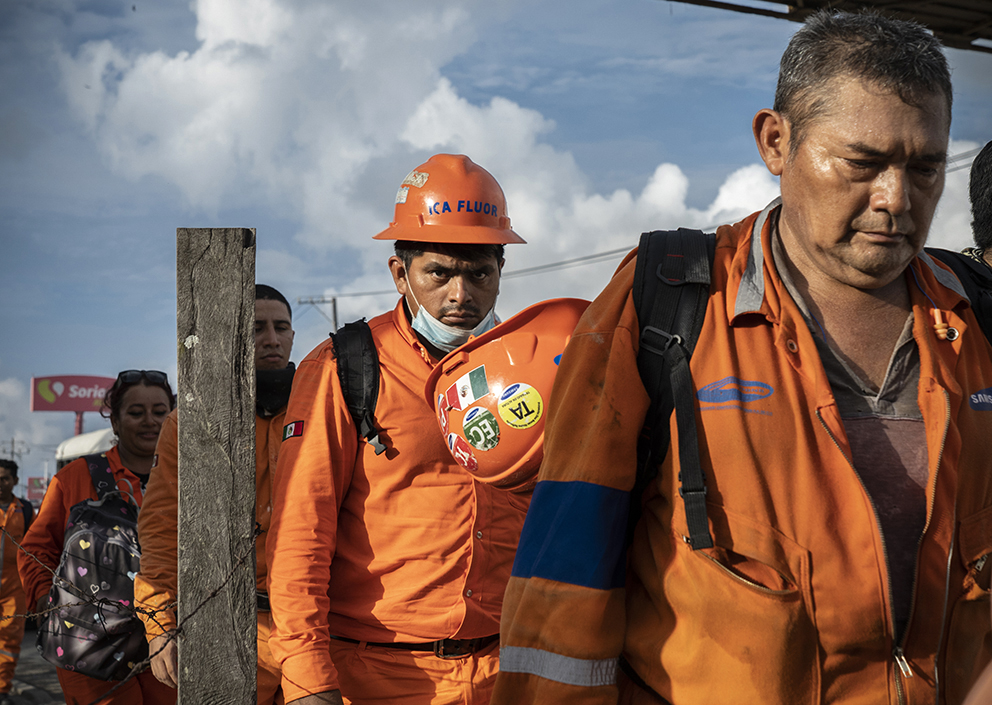 Personal que trabajó en la construcción de la refinería de dos bocas Foto: Duilio Rodríguez