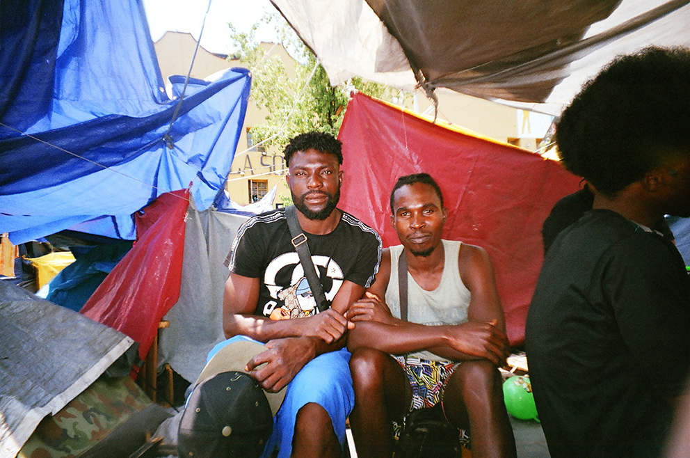 A pesar de que hay una reducción de casi el 40% de lo que se veía en el primer semestre del año anterior, Ciudad de México continúa sin garantizar los derechos de la población migrante. Por Sergio Pérez Gavilán.