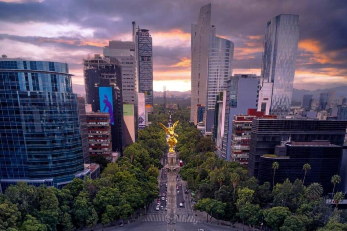 Actividad económica en México observa un claro debilitamiento, dice Banxico en sus minutas de la reunión de la junta de gobierno.