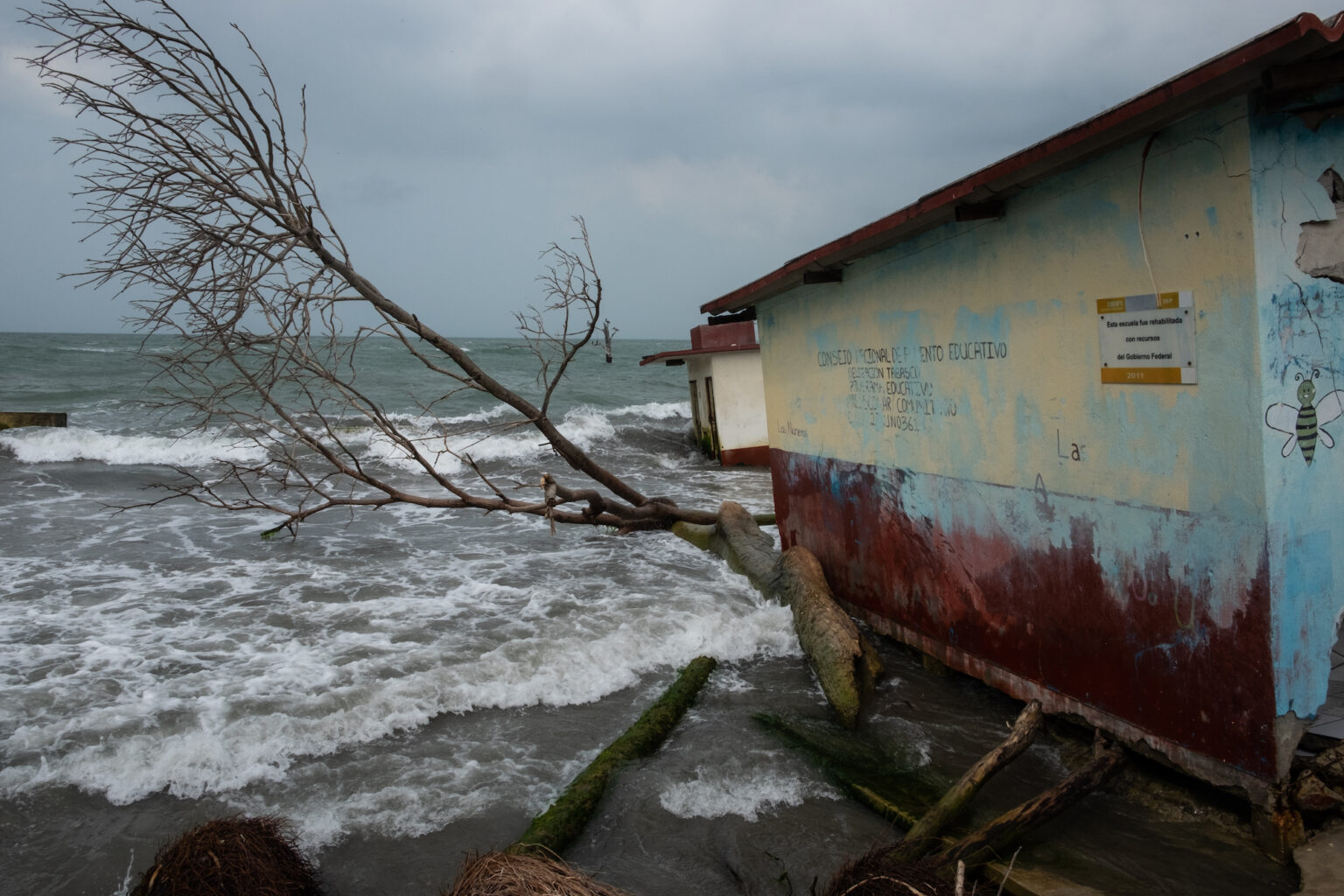 Agua, casa, bajo agua