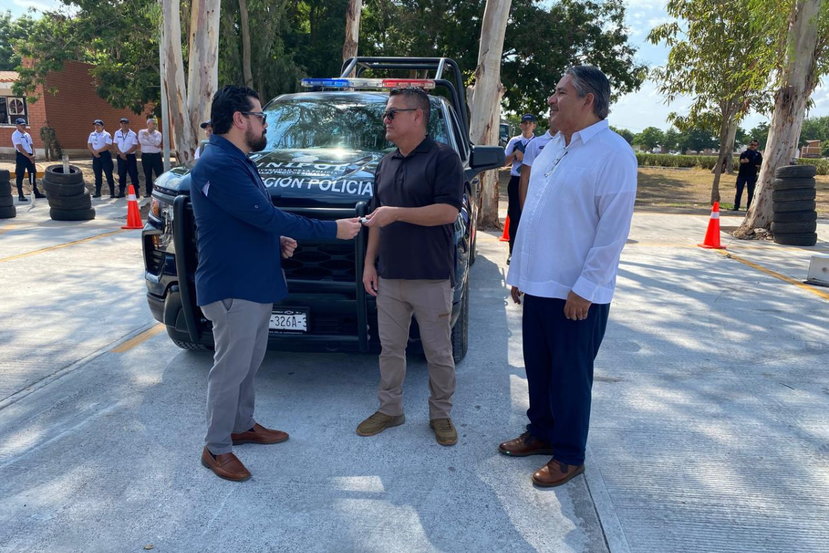 La universidad de la policía de Sinaloa recibe una nueva pista de conducción de entrenamiento.