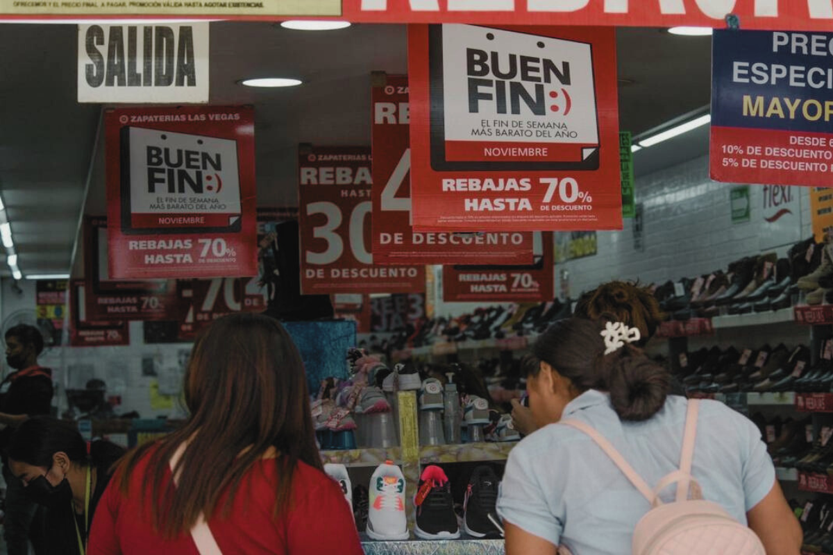 El Buen FIn puede provocar endeudamiento y sobreconsumo en las familias mexicanas, lo que hiere la economía, sobre todo en tiempos de alta inflación y carestía.