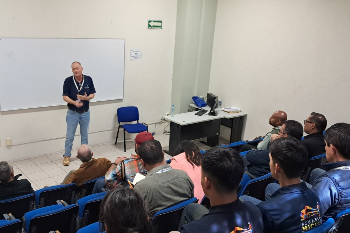 Simon Morris, director del acuario Mazatlán.