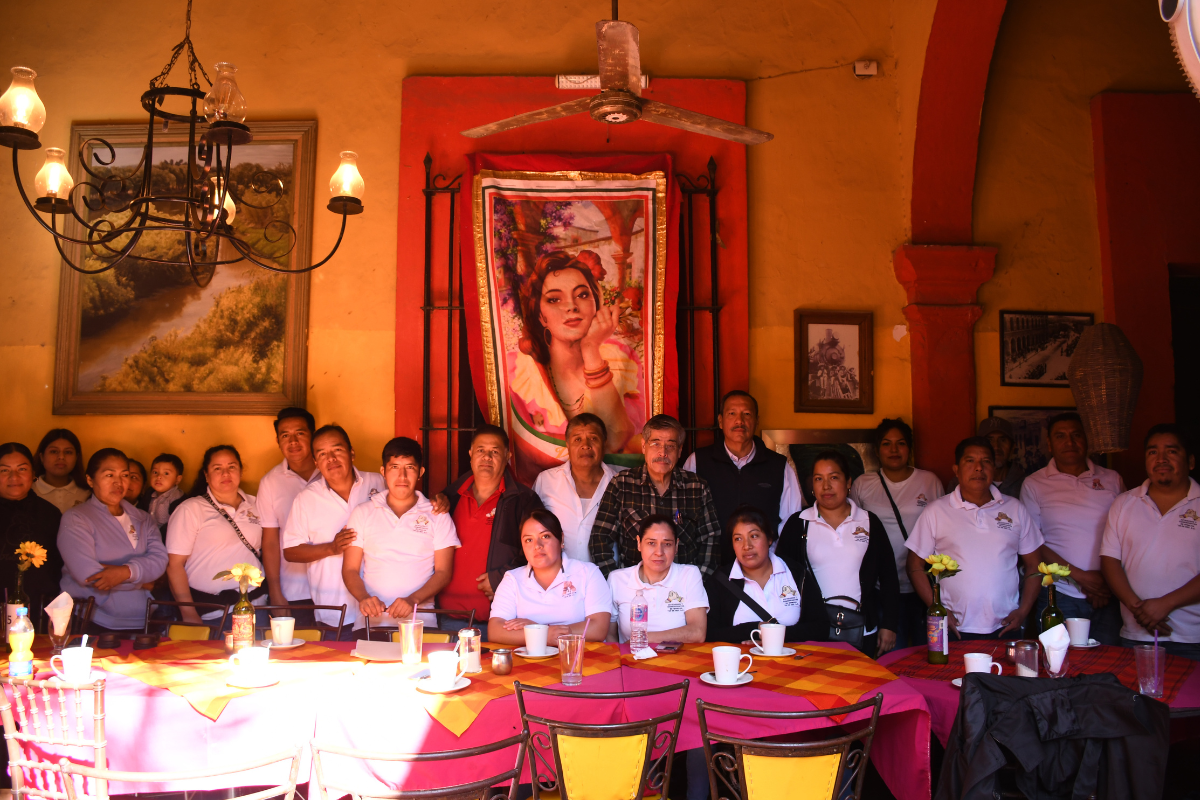 La ola de violencia en Culiacán sigue impactando negativamente a comerciantes locales, quienes reportan una disminución en ventas y cierres masivos de negocios. La Asociación de Artesanos y Comerciantes solicita acciones más contundentes por parte de las autoridades para enfrentar esta crisis.