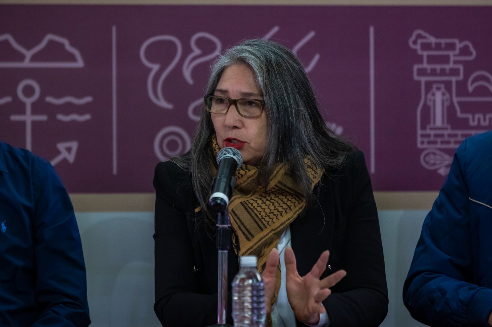 a Subsecretaria de Derechos Humanos, Patricia Figueroa, destacó los avances significativos en la construcción de centros de resguardo en Sinaloa, fundamentales para el establecimiento de un laboratorio de genética forense, con una inversión de 95 millones de pesos en los últimos tres años.