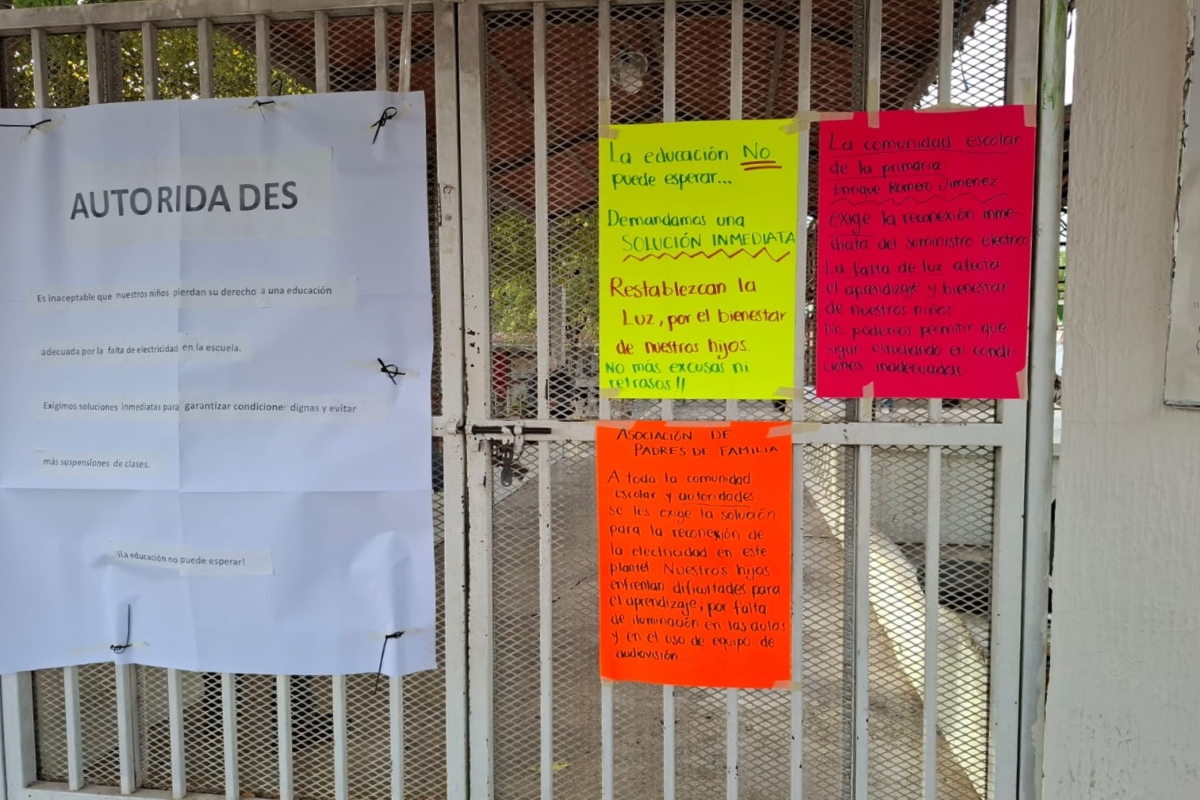 protesta-escuela-sin-luz-stase