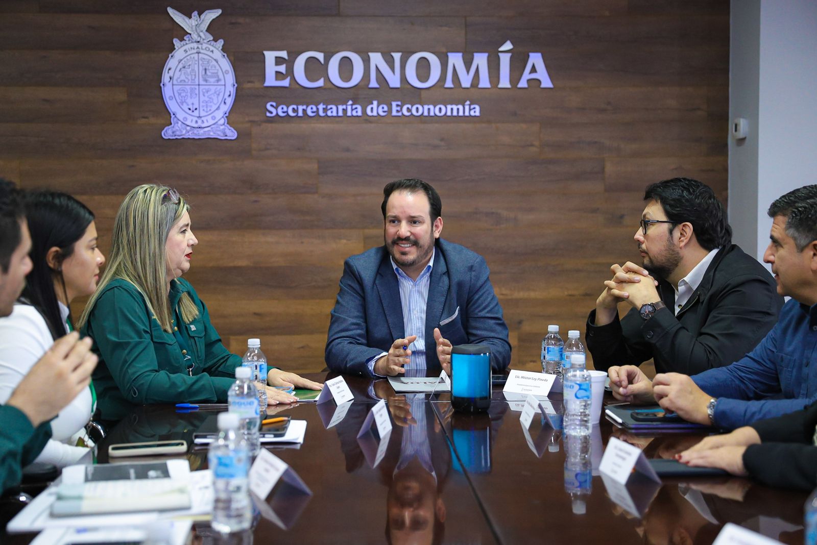 Una reunión liderada por el secretario de Economía, Ricardo Velarde Cárdenas, y representantes del IMSS federal, encabezados por Luisa Alejandra Obrador Garrido Cuesta, propuso la creación de un esquema especial de pagos para Sinaloa.