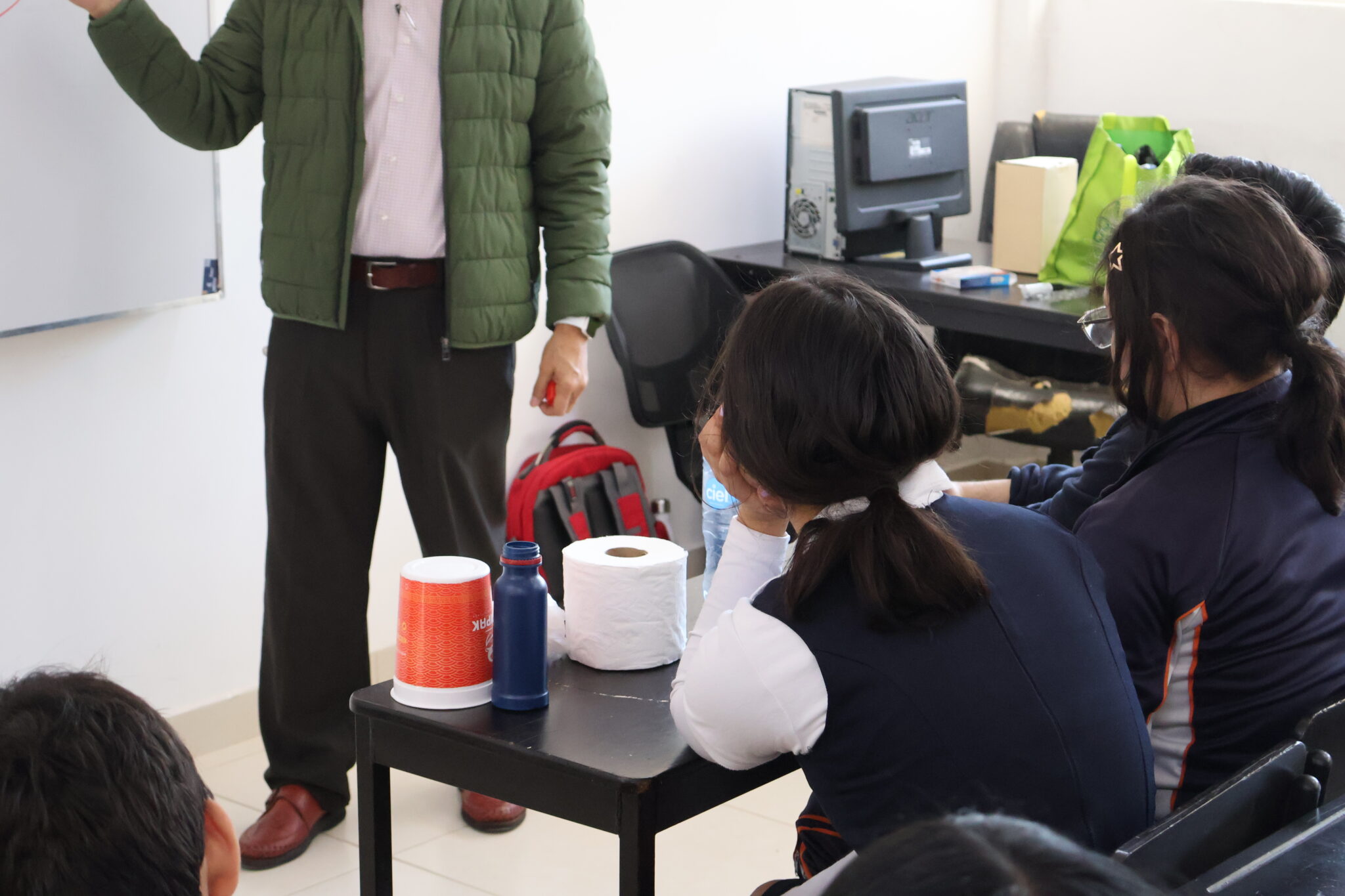 Taller de Reciclaje economista Luis Armando Becerra Secundaria Obrero Mundial (26)