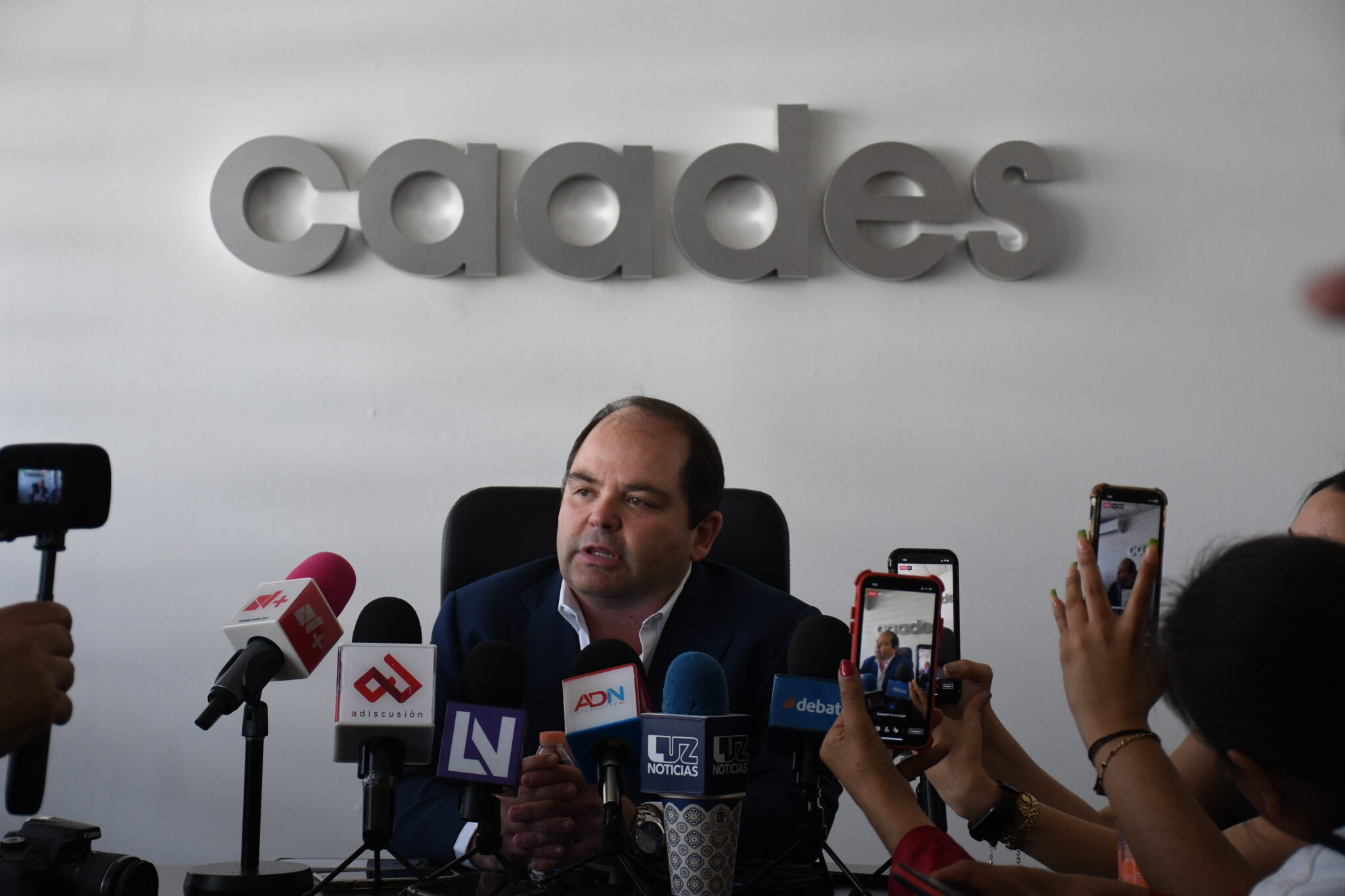 Con 22 años de experiencia en el campo, Jesús Rojo fue elegido presidente de CAADES para el periodo 2025-2028. En su toma de protesta, destacó la importancia de influir en políticas públicas que beneficien a los agricultores sinaloenses.