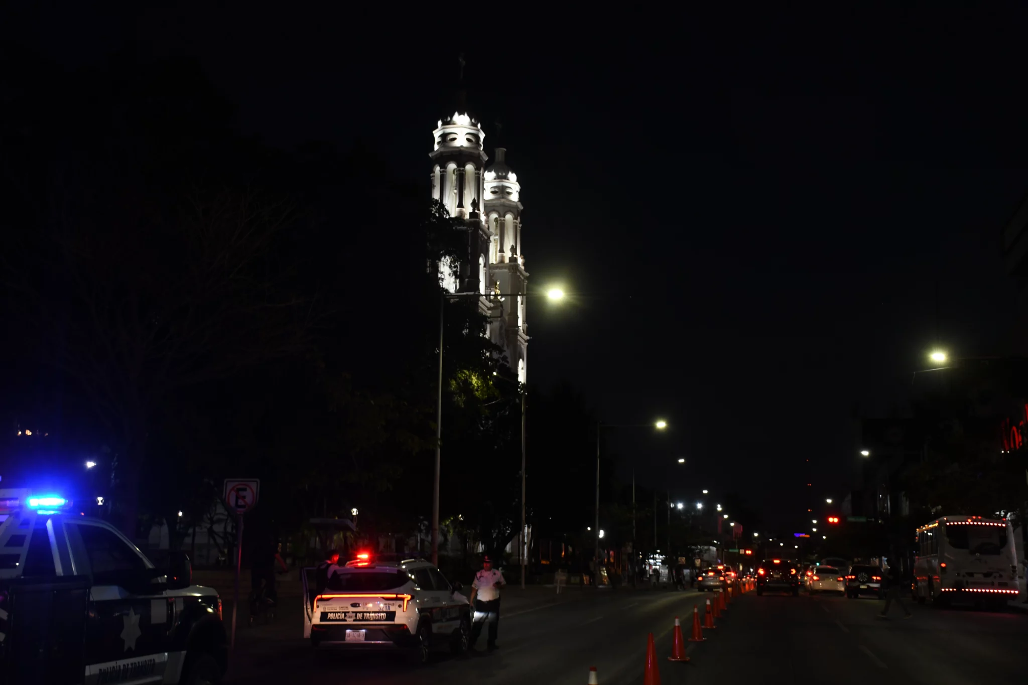 Autoridades implementan vigilancia viernes y sábados en zonas concurridas, respondiendo a la demanda de empresarios para recuperar la actividad nocturna.