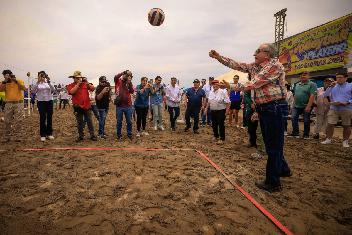 Las Glorias, Sinaloa, recibe a deportistas de todo México en su Torneo Nacional de Voleibol de Playa, mientras avanza la obra del nuevo puente hacia Bellavista.