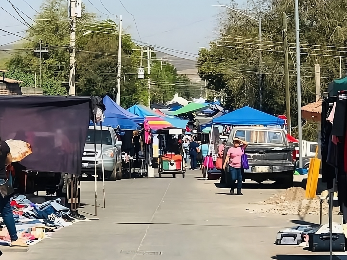Más de 200 tianguistas de Culiacán siguen sin recibir apoyo económico prometido por el Ayuntamiento, pese a la crisis de ventas desatada por la violencia desde septiembre de 2024.