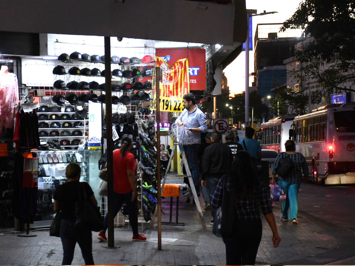 Comercios en Culiacán comienzan a recuperarse gracias a operativos nocturnos, pero Canaco advierte que la inseguridad aún frena el crecimiento.