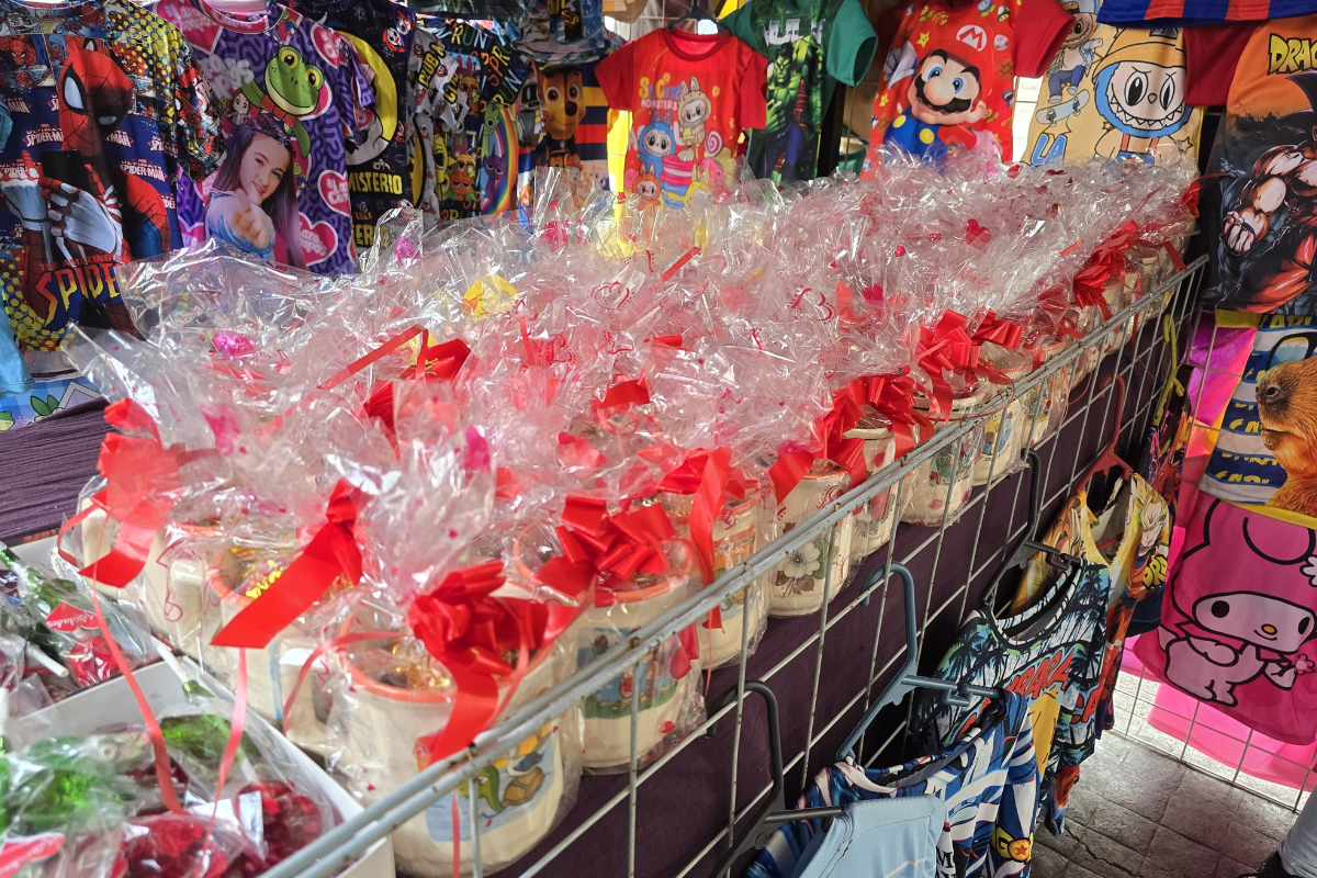 En medio de una crisis económica y de seguridad, los vendedores ambulantes del Centro de Culiacán sufren un desplome histórico en ventas durante el Día de las Madres, con sobrantes inusuales y pérdidas significativas.