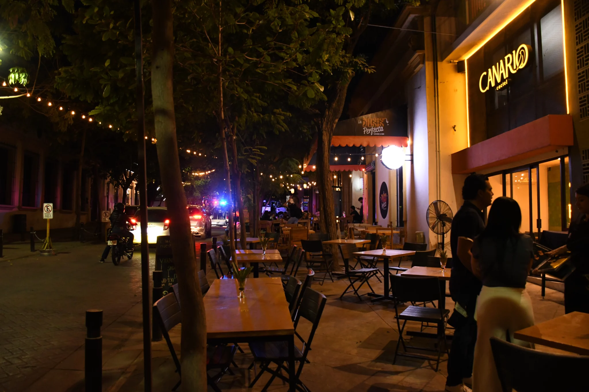 Restauranteros de Culiacán operan con mínima clientela y plantilla reducida por inseguridad nocturna. El operativo estatal no logra contener los delitos.