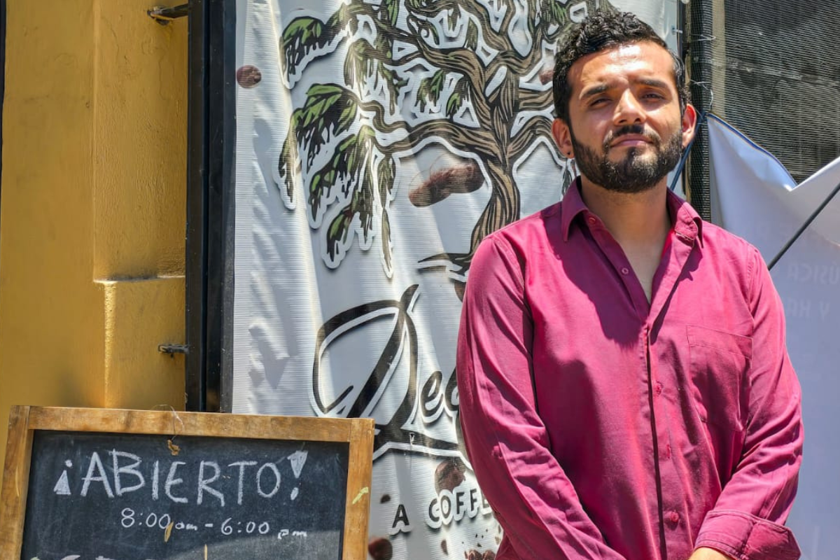 Con base en ensayo y error, el ingeniero Manuel Saucedo fundó Del Sauce Café, un negocio que ha crecido pese al difícil panorama en Culiacán.