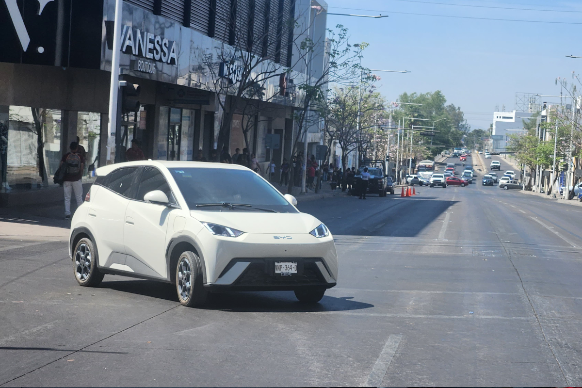 El auge de autos eléctricos en Sinaloa representa un riesgo para la red eléctrica y los hogares. Expertos advierten sobre apagones, incendios y falta de regulación adecuada.