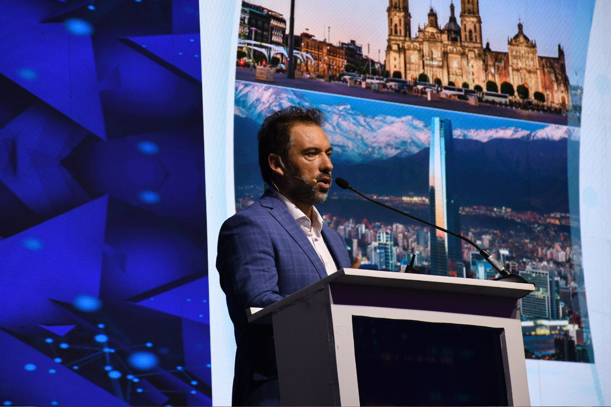 El Congreso America Digital 2025 arranca en CDMX con un llamado a empresarios a involucrarse en temas políticos y sociales; la innovación tecnológica y la regulación, ejes del debate.