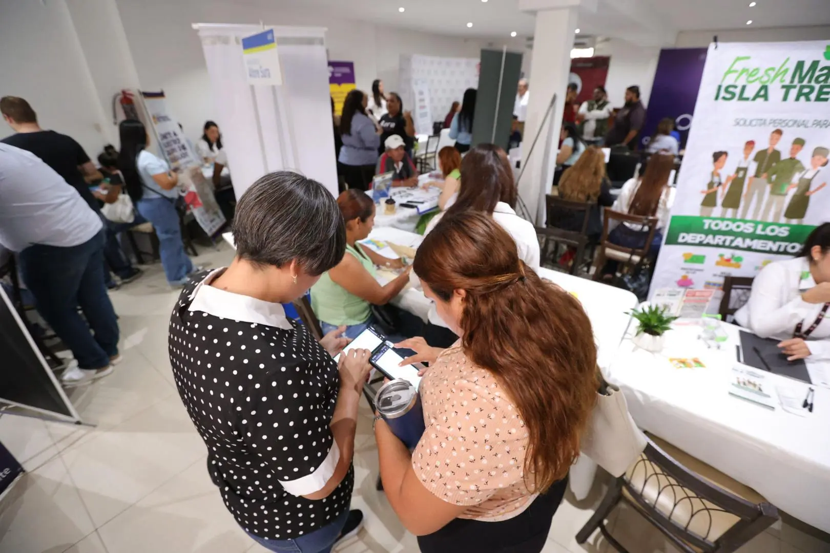 Más de 600 personas participaron en el Empleotón Mazatlán 2025, una feria de empleo organizada por el Gobierno de Sinaloa que ofreció 350 vacantes y promovió la inclusión laboral.