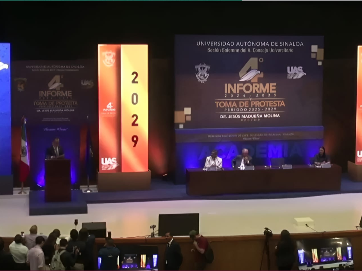 En su toma de protesta, Jesús Madueña agradece al personal universitario y refrenda su compromiso con el fortalecimiento de la UAS.