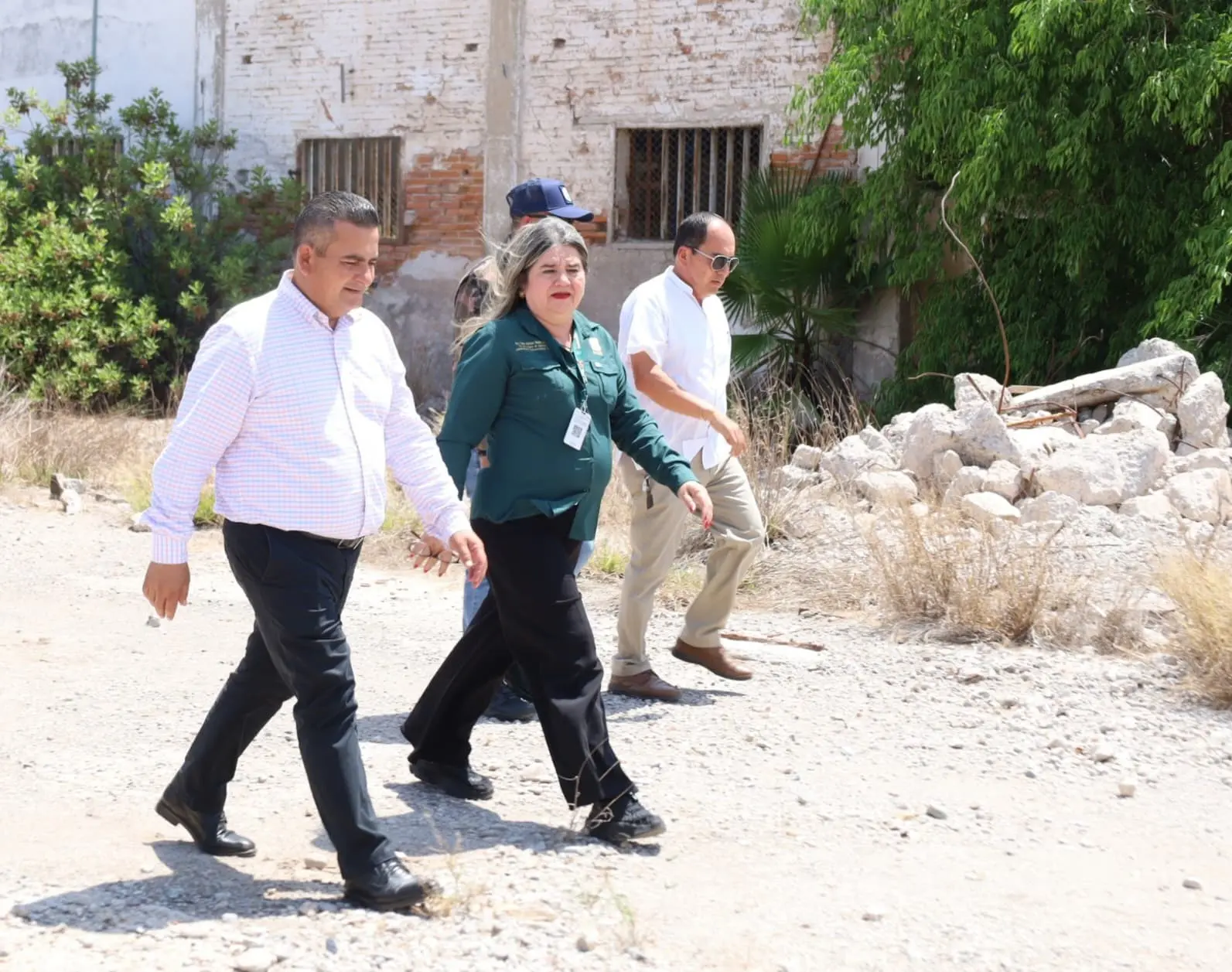 El Ayuntamiento de Navolato propone un terreno estratégico para la construcción de un nuevo Hospital General de Zona con 72 camas, que ampliará la capacidad hospitalaria y mejorará los servicios de salud en el municipio.