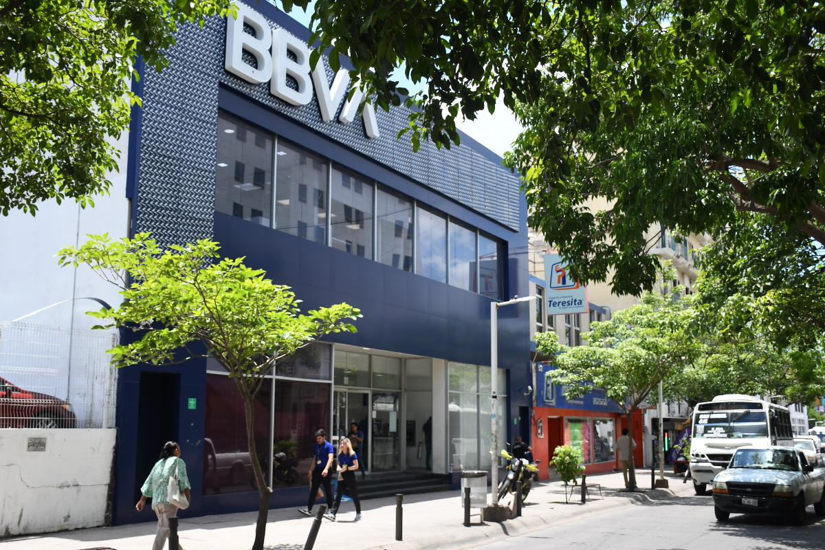 Sinaloa registra una caída del 25.5 % en remesas durante el primer semestre de 2025, la más alta del país junto con CDMX, según datos de Banxico.