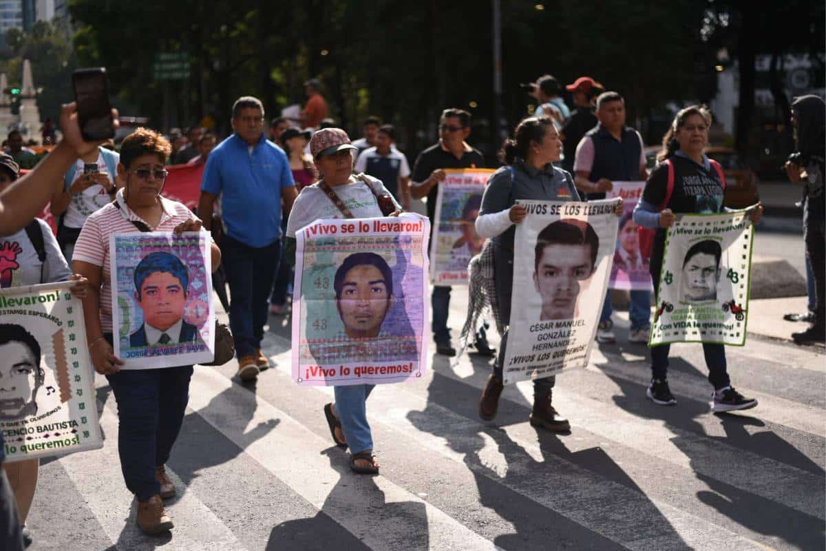 ayotzinapa-aniversario-madres-padres-normalistas