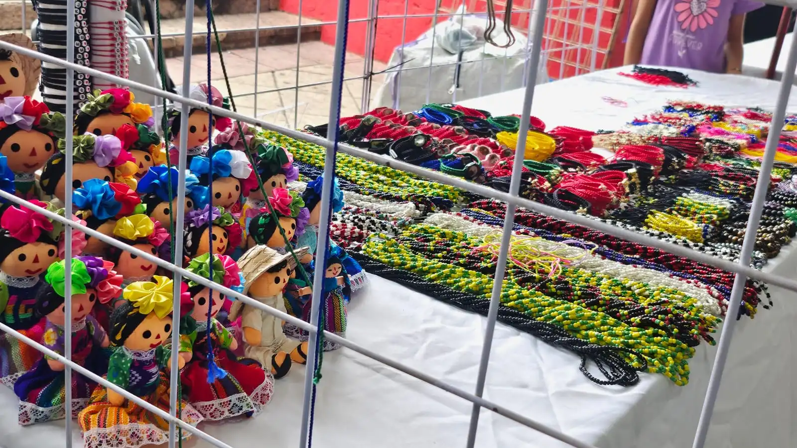 La crisis de seguridad y las lluvias frustraron las expectativas de los vendedores en el bazar del aniversario de Culiacán, dejando pérdidas y eventos cancelados.