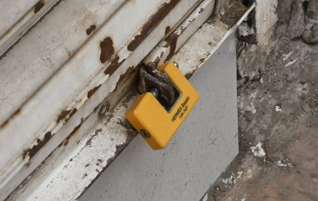 Crisis de seguridad y sequía frenan el mercado laboral en Sinaloa: salarios con bajo crecimiento, más subocupación y caída en servicios.