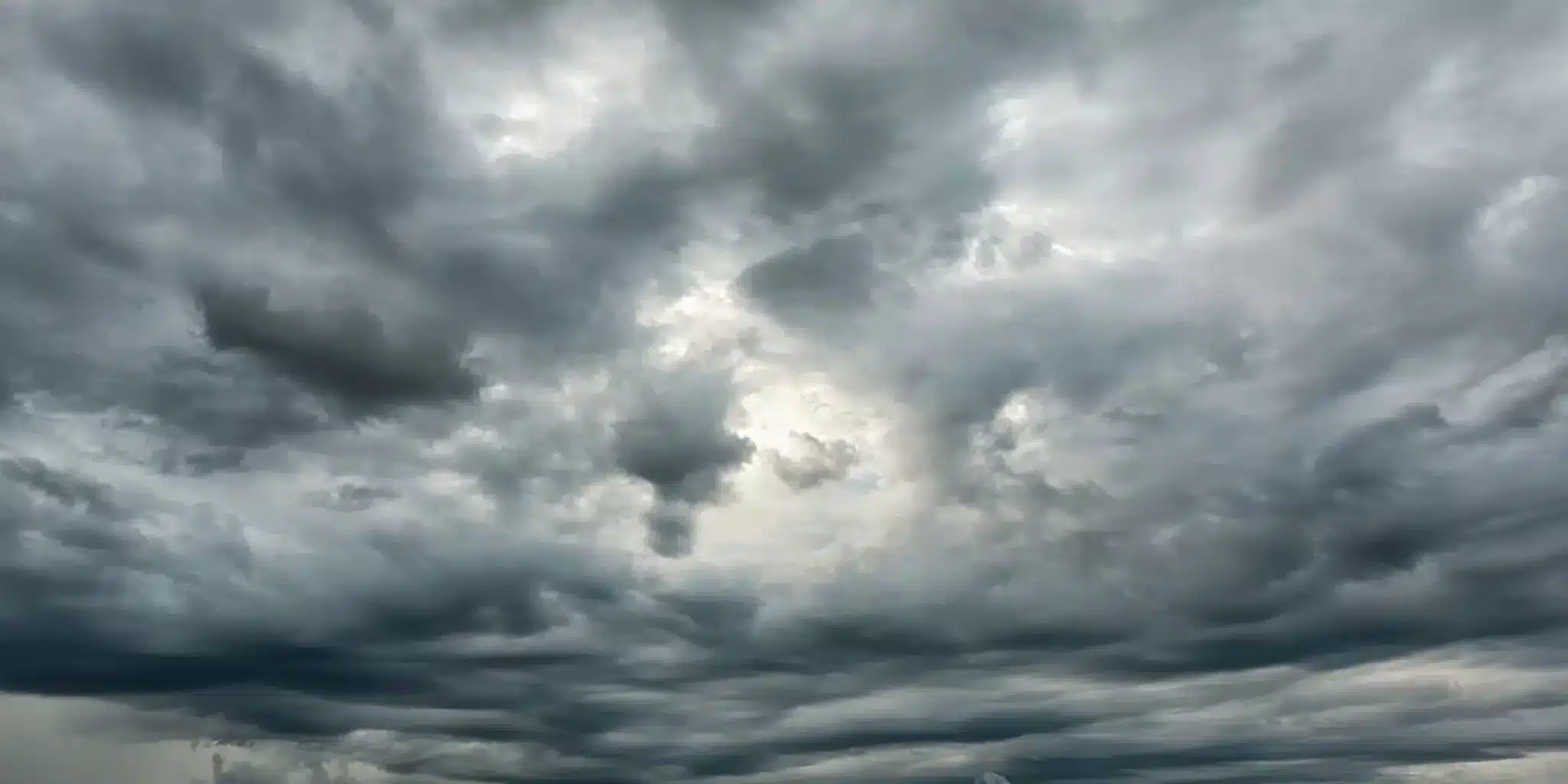 Los Mochis amaneció con lluvias, tormentas eléctricas y fuertes vientos por efectos de la tormenta tropical Raymond. Se esperan rachas de hasta 48 km/h.