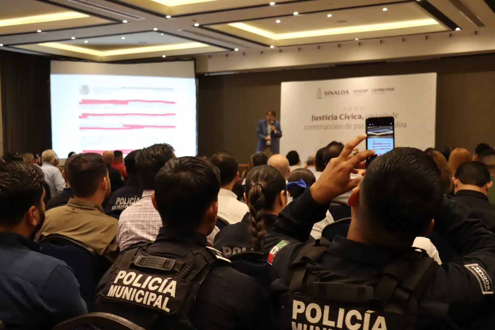 En Culiacán, Sinaloa, se llevó a cabo el primer foro sobre Justicia Cívica con la participación de autoridades de los 20 municipios, enfocado en prevenir y atender conflictos ciudadanos para evitar delitos mayores.