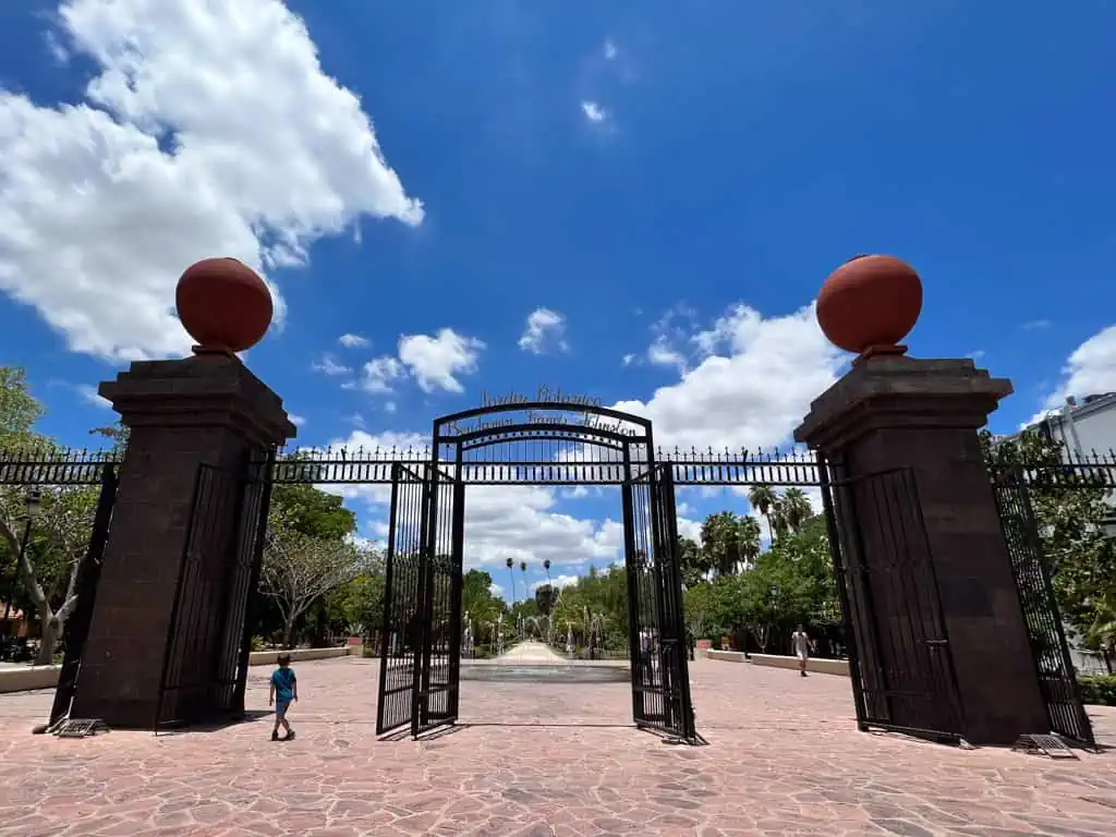 Clima estable en Los Mochis hoy 20 de diciembre: cielo despejado, poca nubosidad matutina, mínima de 15 °C y vientos ligeros del noroeste.