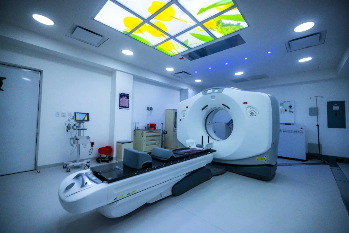 El Gobierno de Sinaloa puso en marcha el Centro Estatal de Radioterapia, equipado con tecnología de última generación.