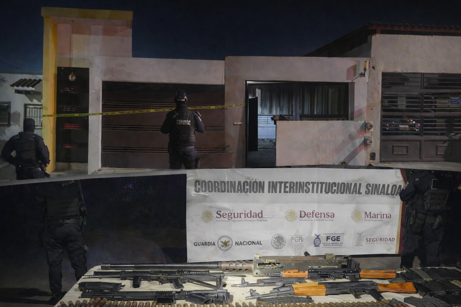 Explosivos improvisados para dron y armas de alto poder asegurados en dos operativos en Culiacán.