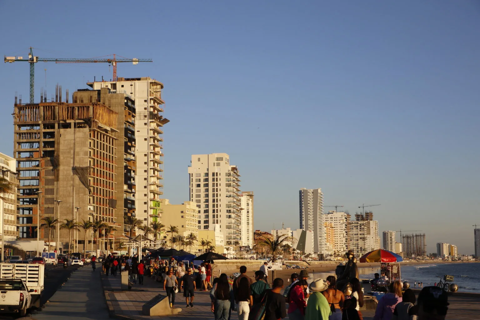 El Reporte de Economías Regionales de Banxico documenta la desaceleración del mercado inmobiliario sinaloense, tras años de auge en Mazatlán, y los rezagos económicos derivados de la crisis de violencia.