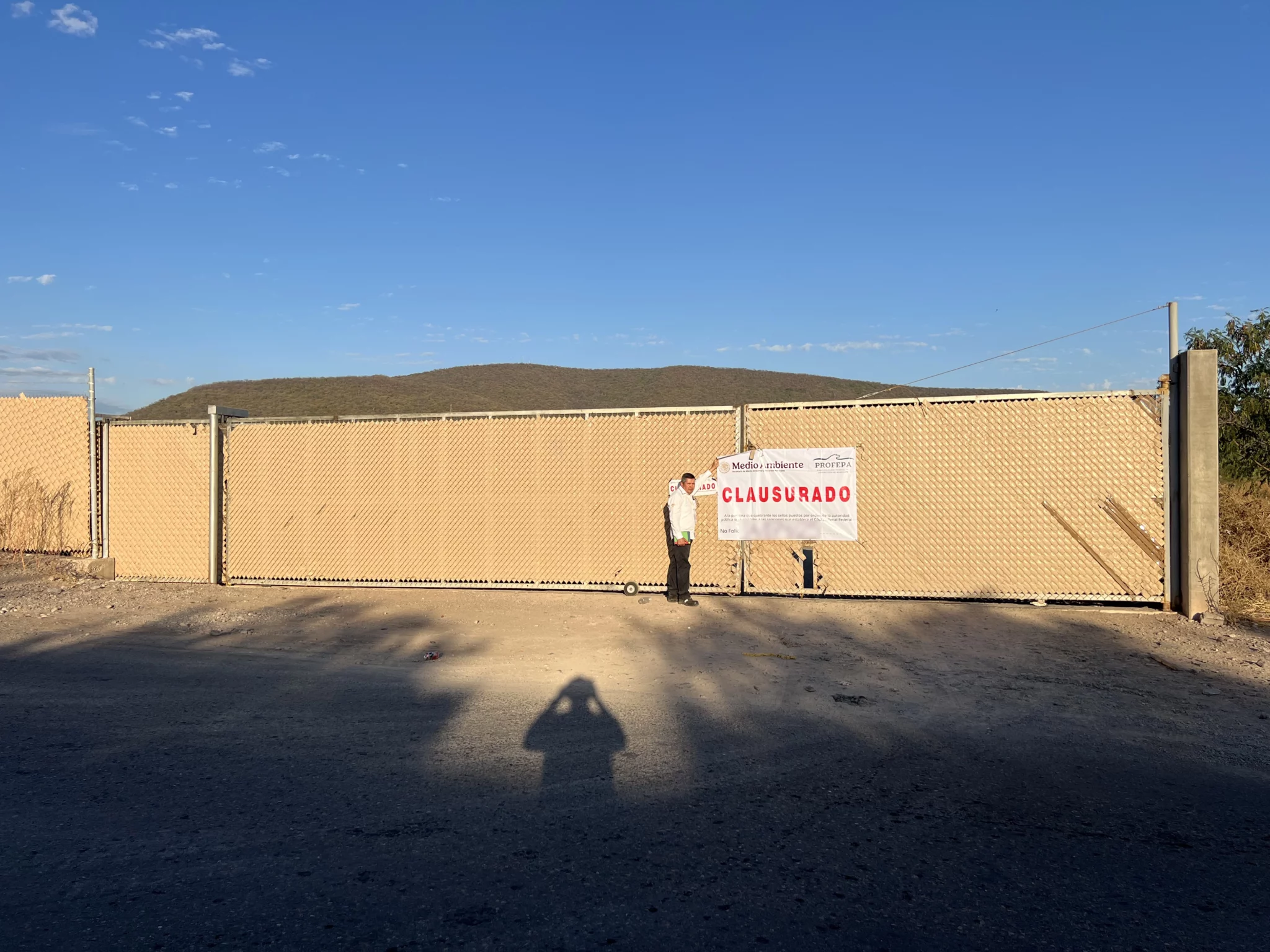 Denuncia ciudadana llevó a Profepa a cerrar recicladora de aceites en Sinaloa, donde se hallaron derrames tóxicos y procesos sin autorización.