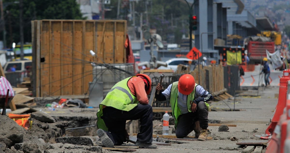 trabajadores-construccion-industrial-obras-empleos-desempleos