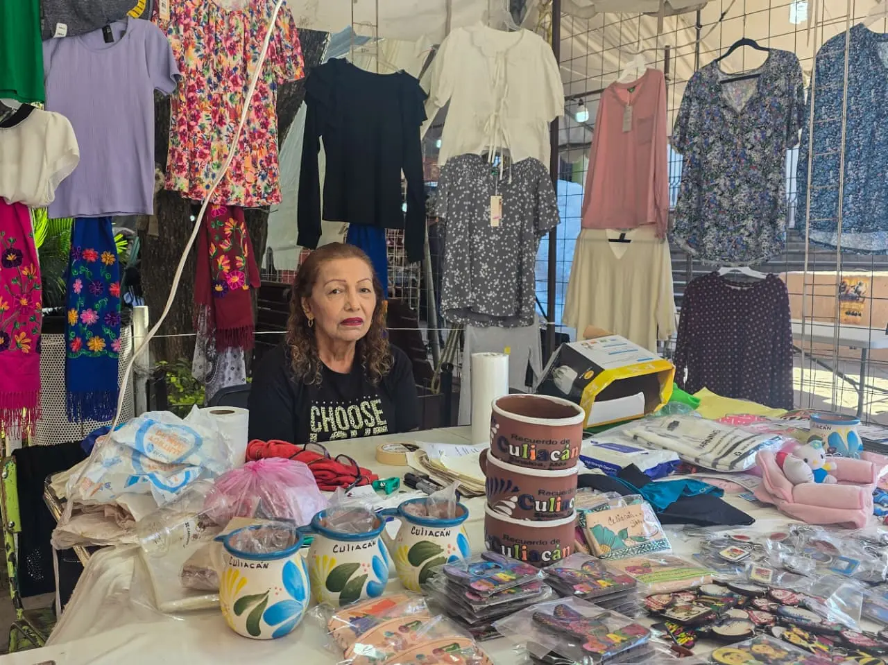 El Bazar Navideño de Culiacán cerró con ventas positivas para casi 100 comerciantes informales, pese al impacto económico de la violencia en Sinaloa.