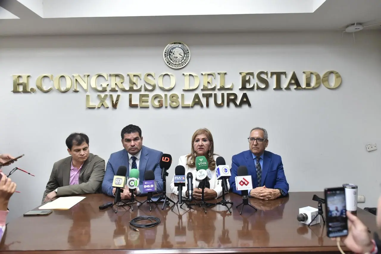 La JUCOPO del Congreso de Sinaloa condenó el atentado contra los diputados Sergio Torres y Elizabeth Montoya y exigió una investigación pronta y exhaustiva.