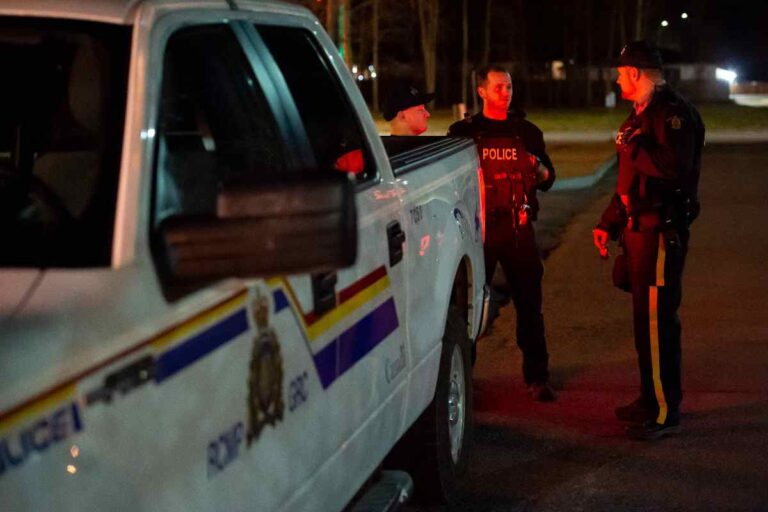 Policia-Canada-tiroteo-escuela-muertos-768x512