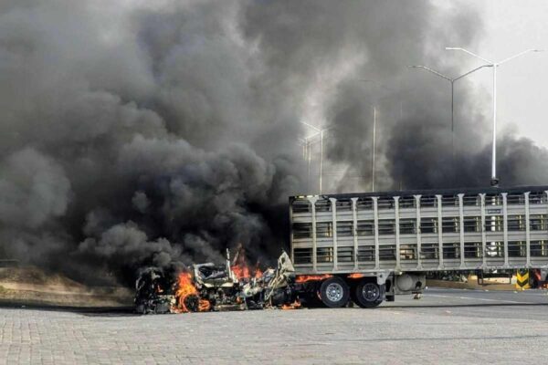 registran-enfrentamientos-bloqueo-Jalisco-Michoacan-operativo-fuerzas-federales_3-600x400